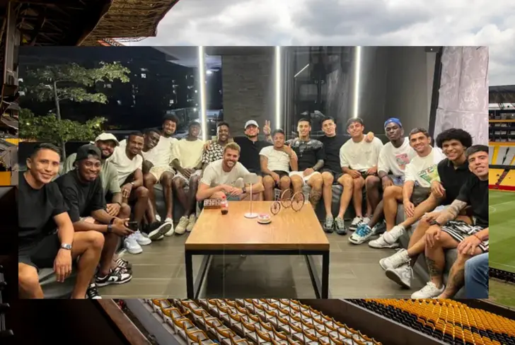 Jugadores de Barcelona SC realizando una reunión (Foto tomada de: X)
