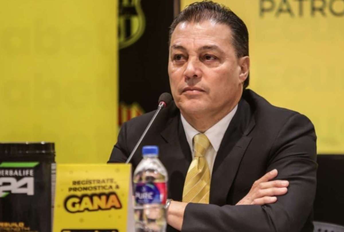 Alfaro Moreno dejó el cargo de presidente de Barcelona SC y los hinchas reaccionaron con mucho enojo.