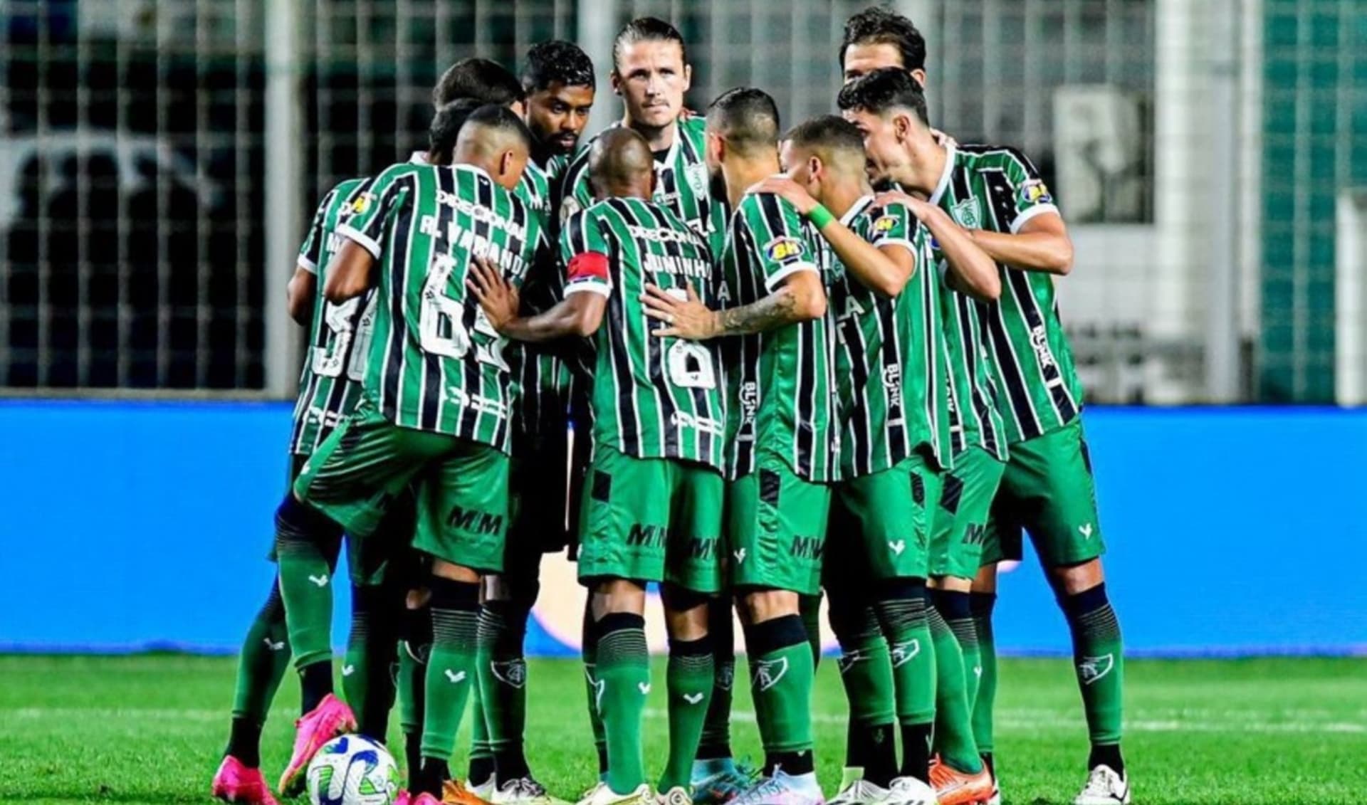 Cazares viene del América Mineiro.