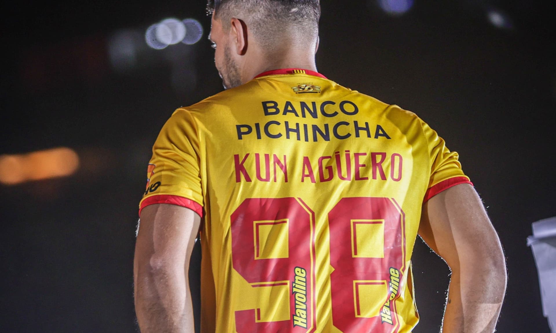 Cuando salió de la cancha, el Kun Agüero hizo que el Ídolo se vuelva en tendencia mundial.