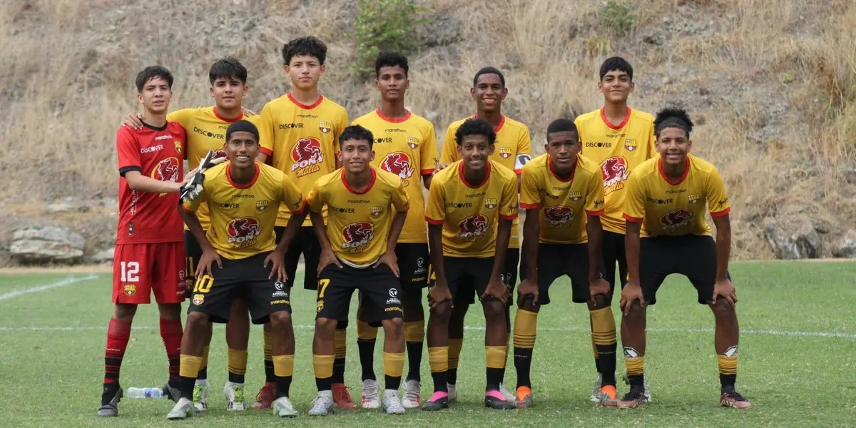 Duvan Mina, juvenil de Barcelona, convirtió un golazo de tiro libre frente a Orense.
