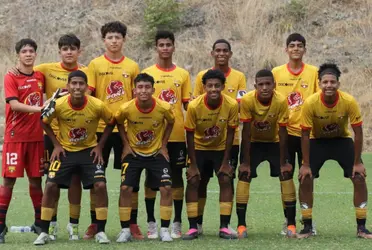 Duvan Mina, juvenil de Barcelona, convirtió un golazo de tiro libre frente a Orense.