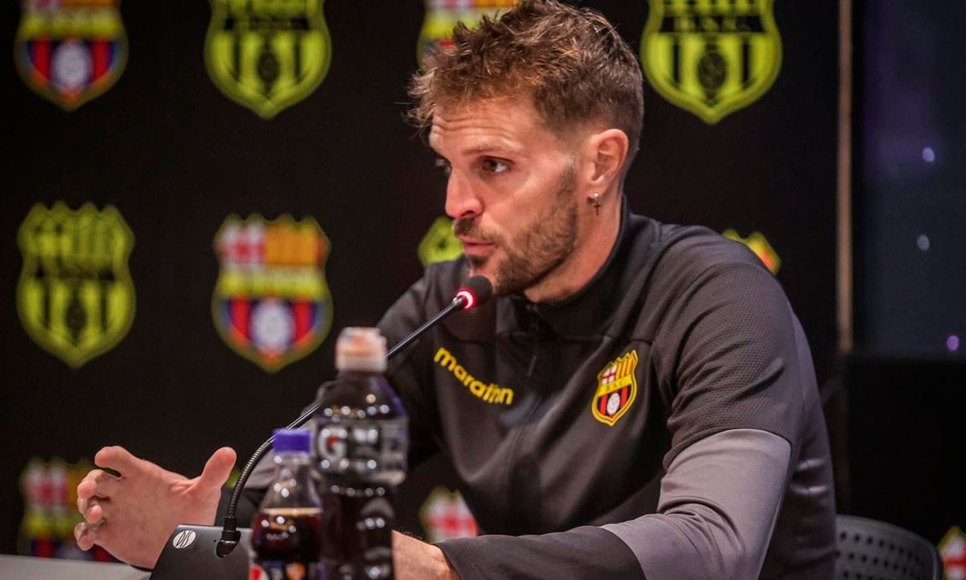 El arquero argentino habló sobre su futuro y las posibilidades que hay para renovar su contrato en el Ídolo.