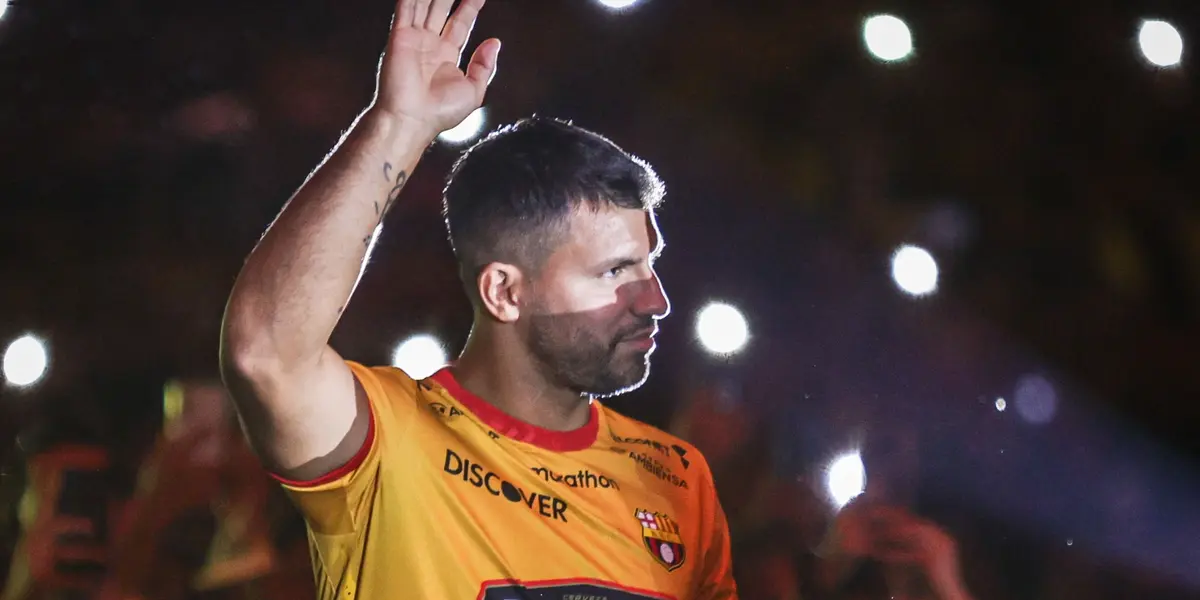 El crack argentino pudo hacer su aparición con la camiseta del Ídolo y así le fue.