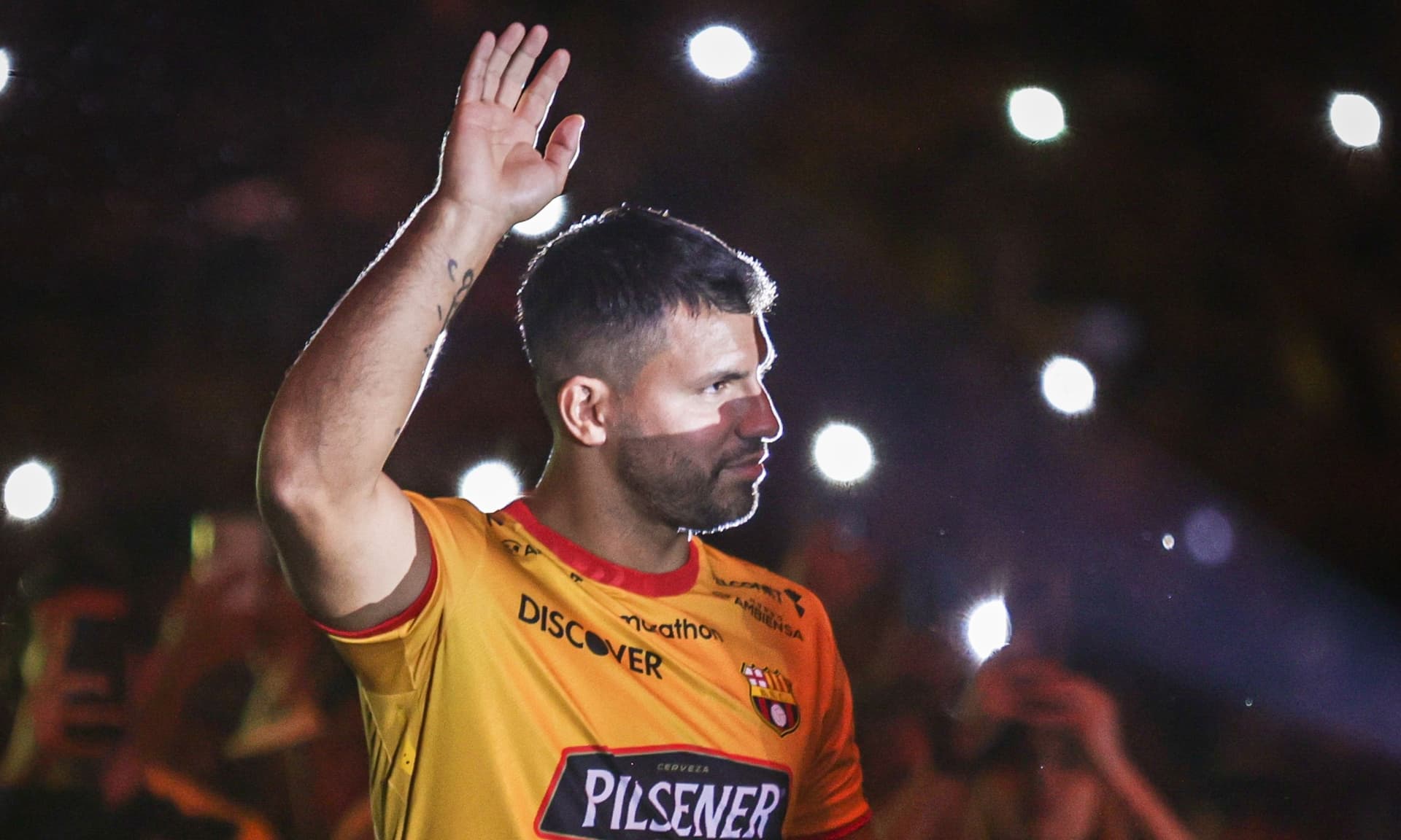 El crack argentino pudo hacer su aparición con la camiseta del Ídolo y así le fue.