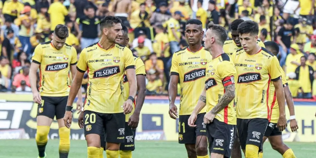 El delantero quiso ponerse la camiseta de Barcelona SC pero no lo tomaron en cuenta debido a su edad