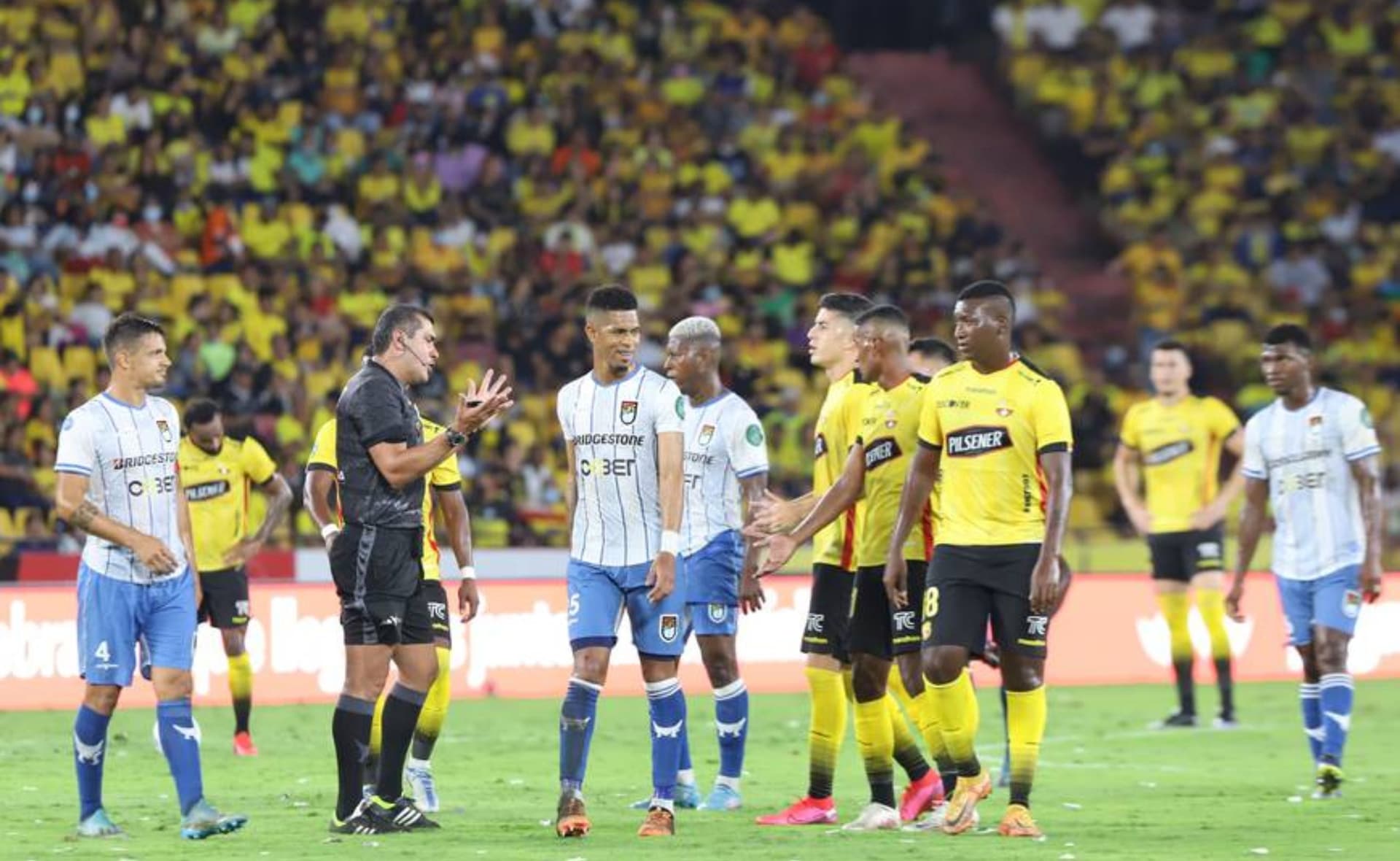 El ecuatoriano estaría en negociaciones para llegar al club