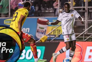 El Ídolo de Ecuador cedió puntos en su caida ante Aucas en Quito.