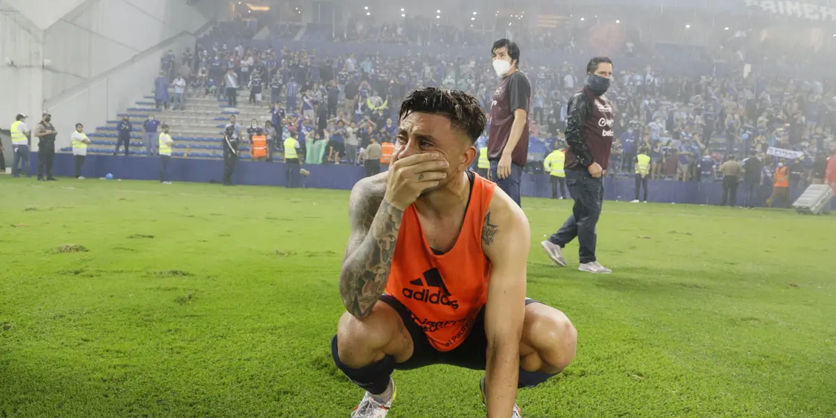 El jugador se cambia de vereda y hará llorar al pueblo azul.