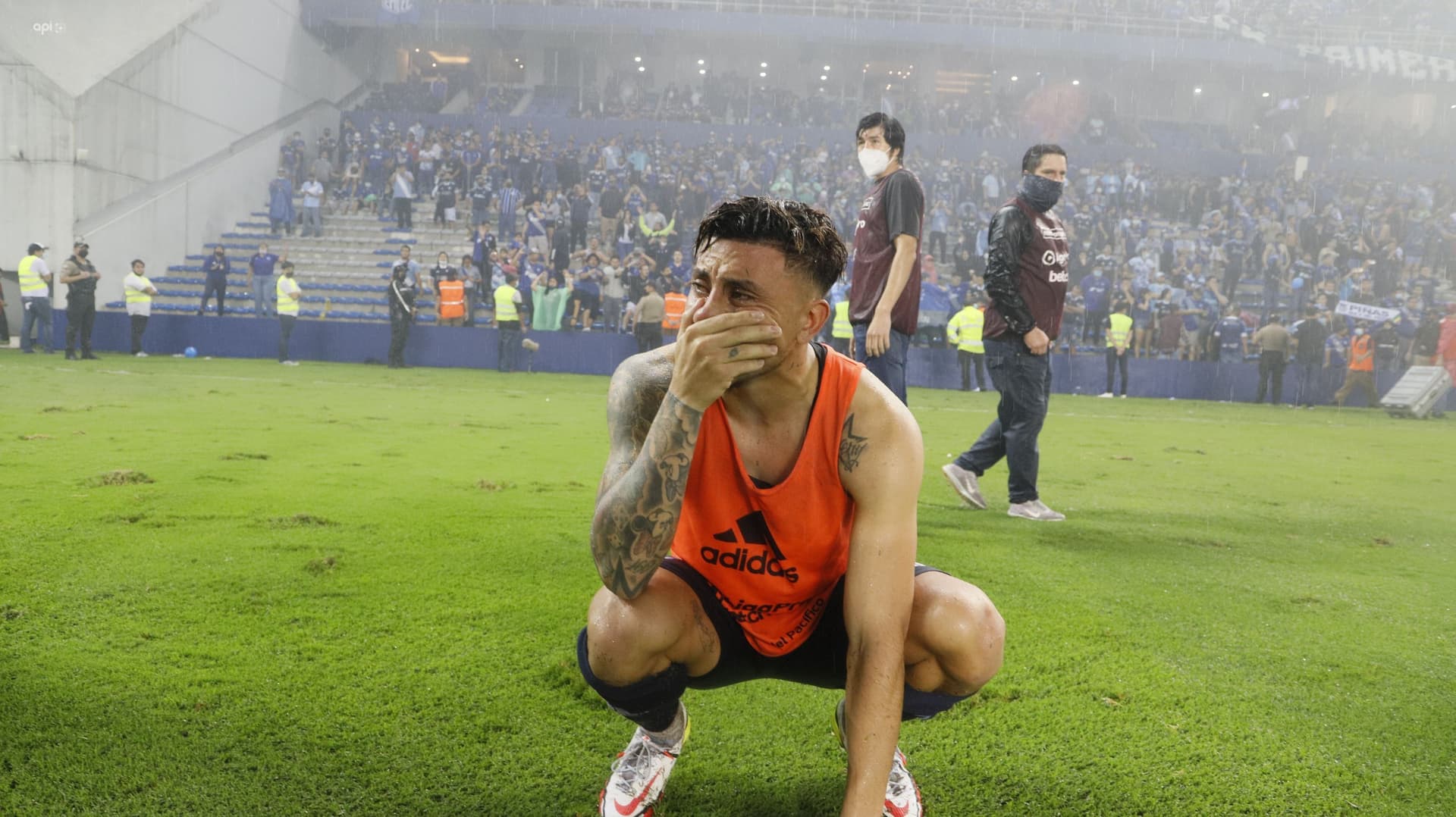 El jugador se cambia de vereda y hará llorar al pueblo azul.