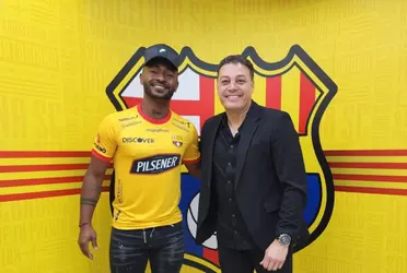 El lateral ya firmó con el equipo torero