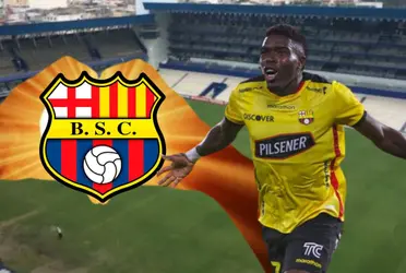 El nuevo volante eléctrico habló con los medios de prensa en el aeropuerto