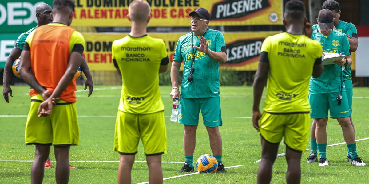 El paso del entrenador argentino por el Ídolo no fue el esperado y sale a luz lo que pasó en su despido.