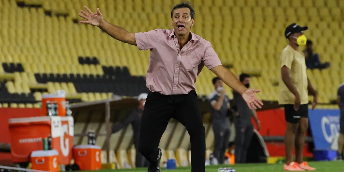 El técnico del Ídolo mostró su malestar por el bajo desempeño de este futbolista