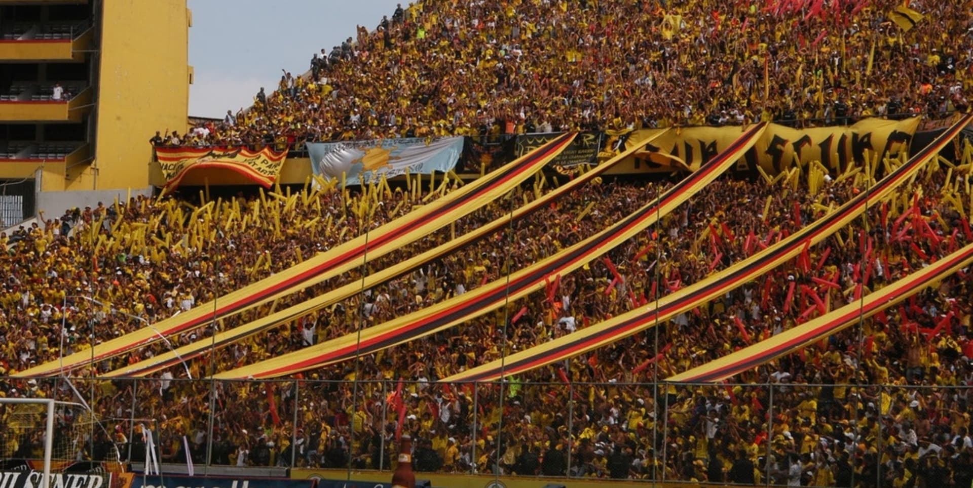 La hinchada de Barcelona SC demostró altura durante todo el partido