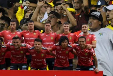 La reacción de un jugador del Cuenca contra los hinchas de BSC