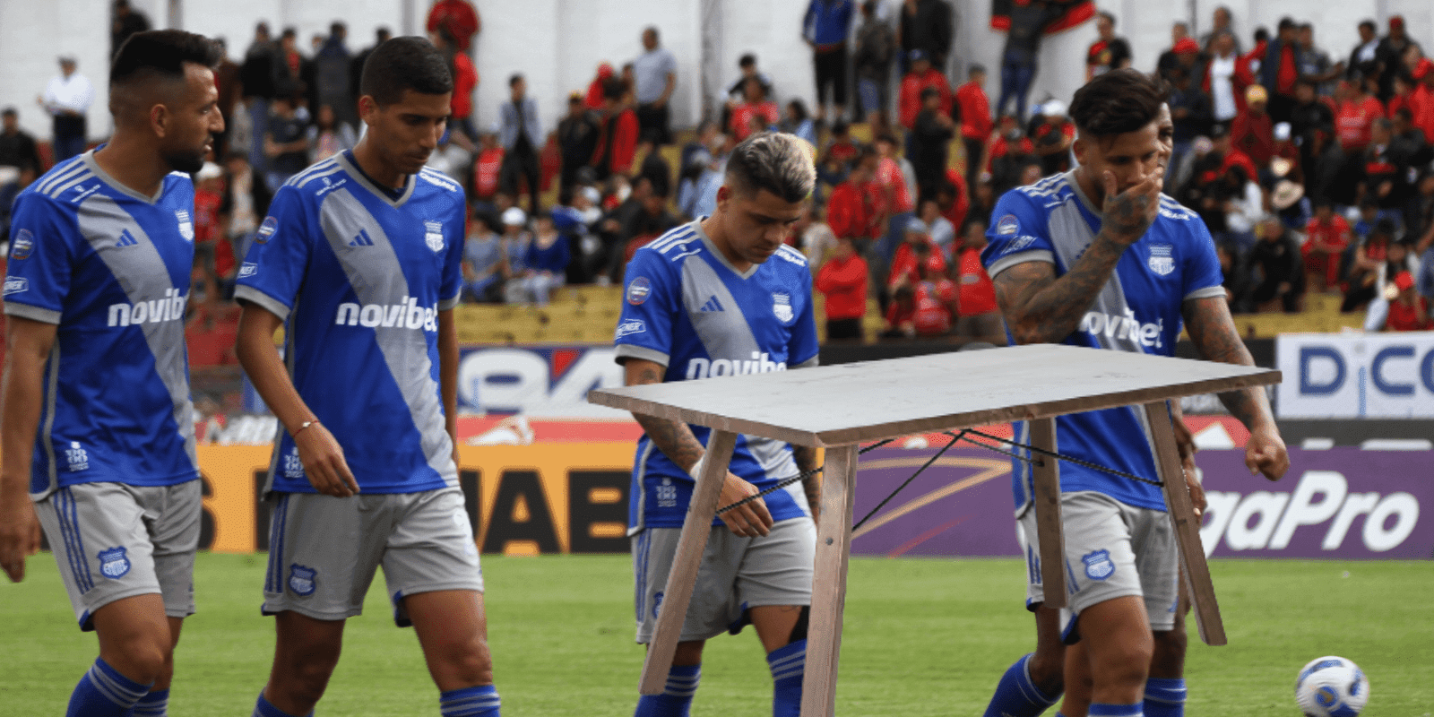 Las coquetas no les gustó perder en cancha