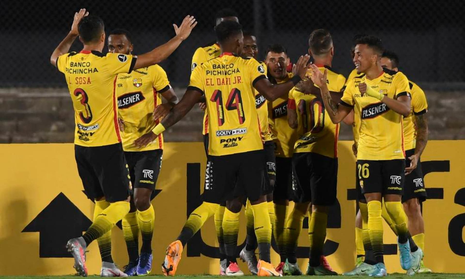 Los jugadores del Ídolo quedaron libres en la noche y aquí fueron vistos