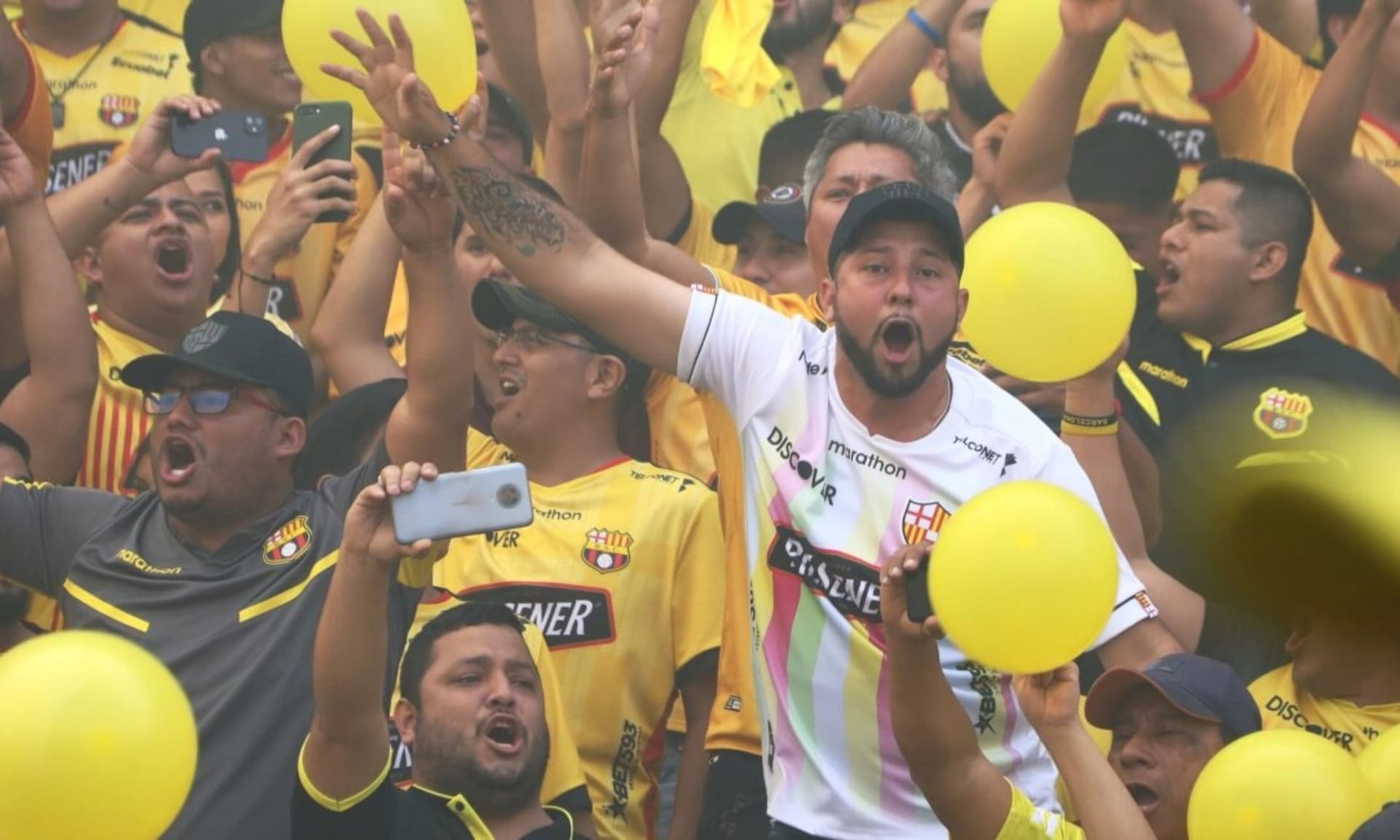 Mientras se presentaba a la plantilla del Ídolo, este jugador recibió todo el enojo de la hinchada.