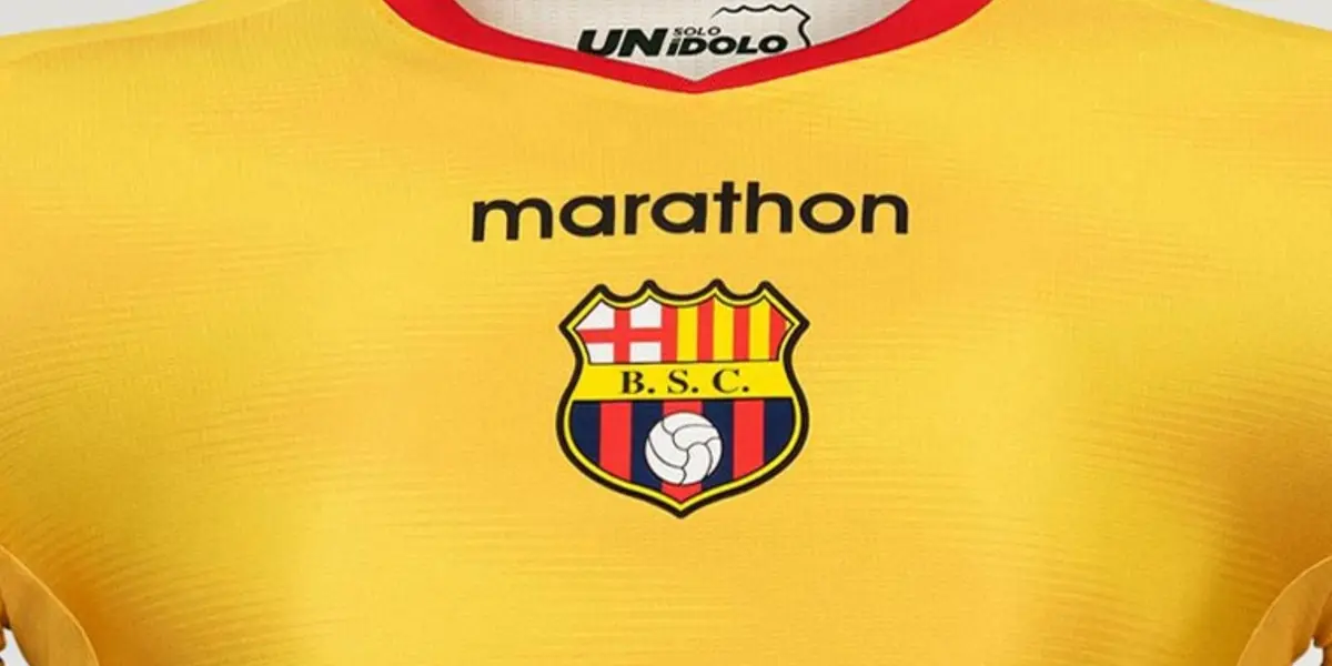 Por esta razón es que le hacen al Ídolo camisetas con colores no habituales.