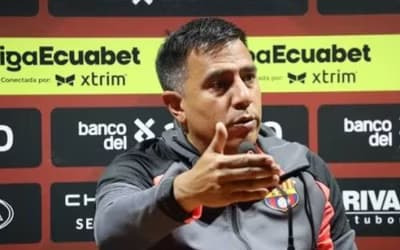 César Farías respondió a las críticas en Barcelona SC y pidió no hablar en nombre de toda la hinchada