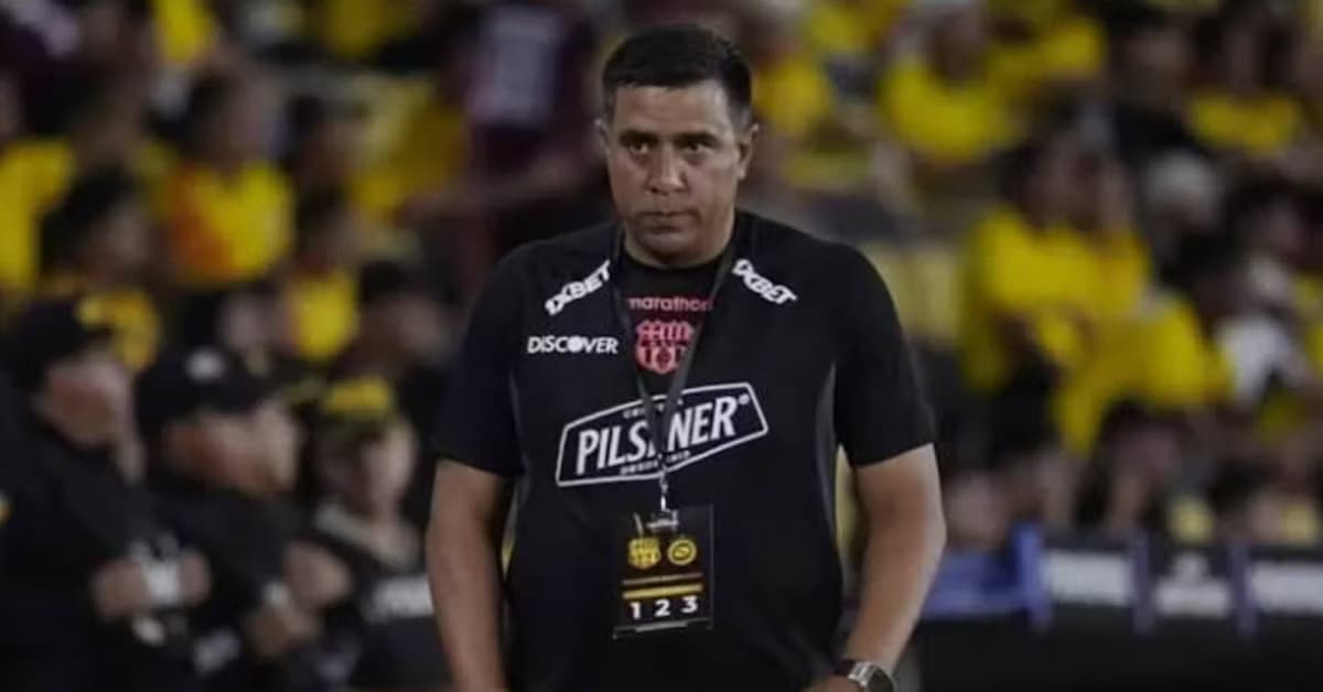 César Farías revela que Barcelona SC mantiene dos meses de salarios pendientes