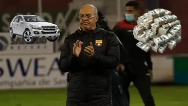 Jorge Célico y carro / Foto de: Un Solo Ídolo